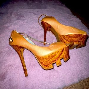 Jessica Simpson heels